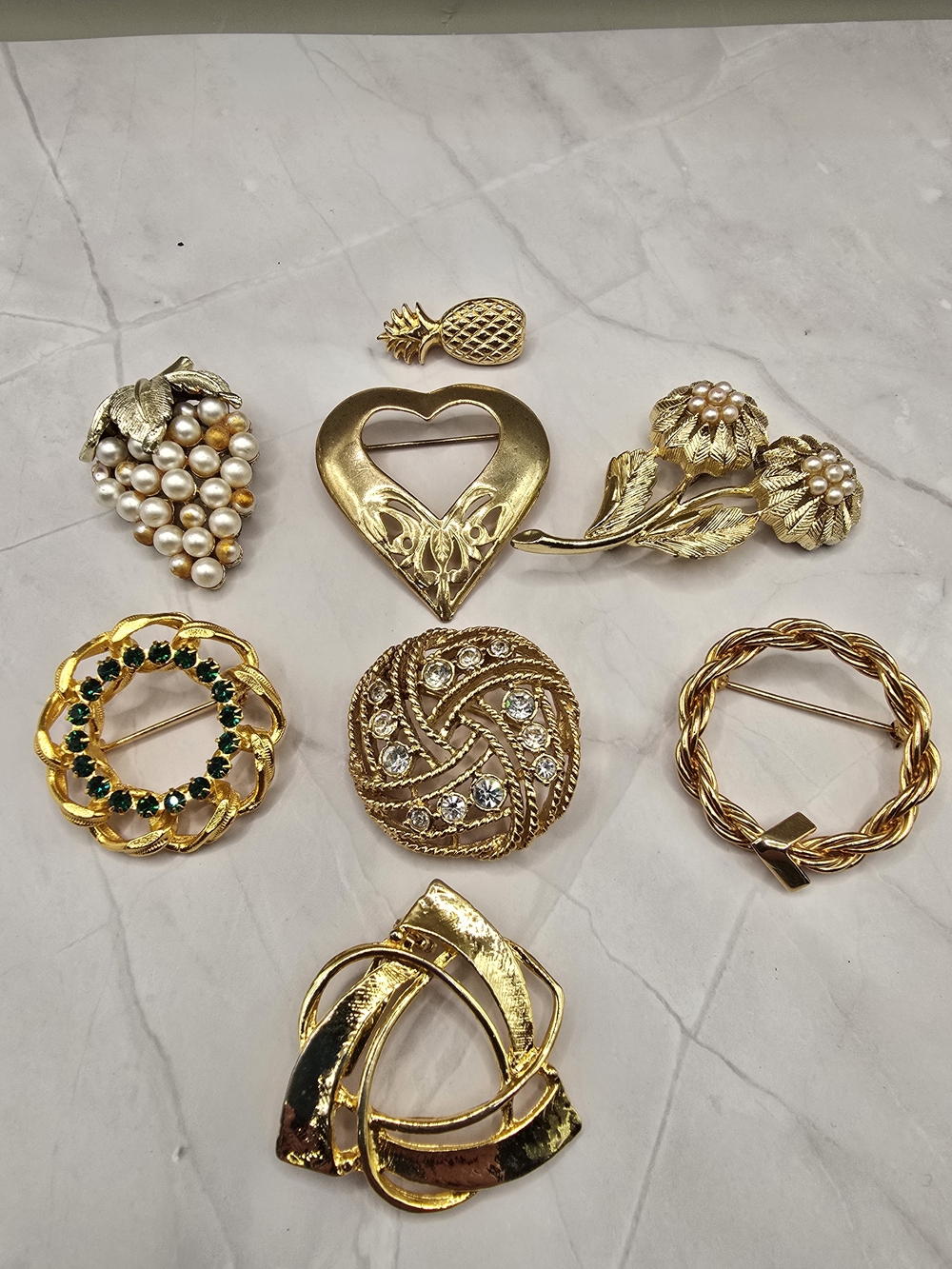 Vintage-Inspired Gold Tone Women's Brooch Set - Single Gold Brooch